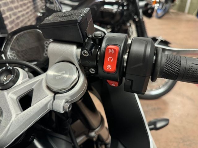 triumph - daytona-660