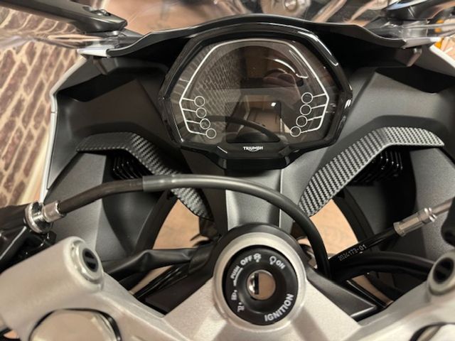 triumph - daytona-660