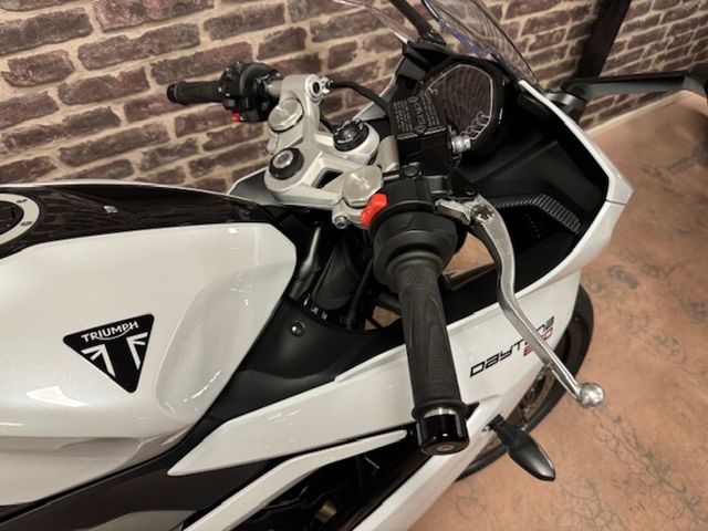 triumph - daytona-660