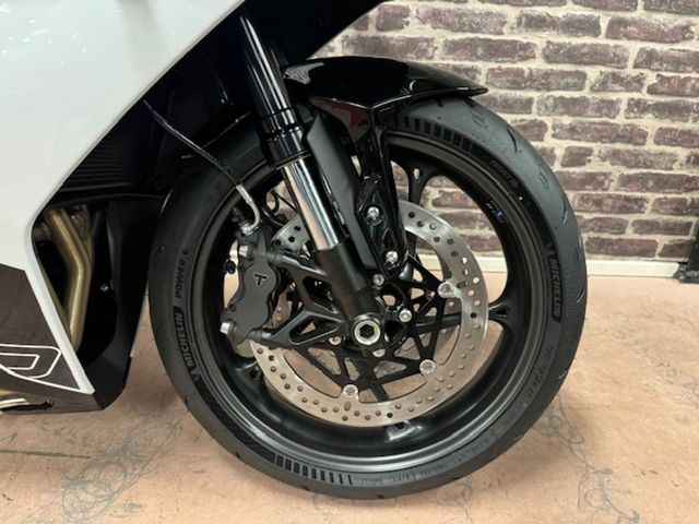 triumph - daytona-660