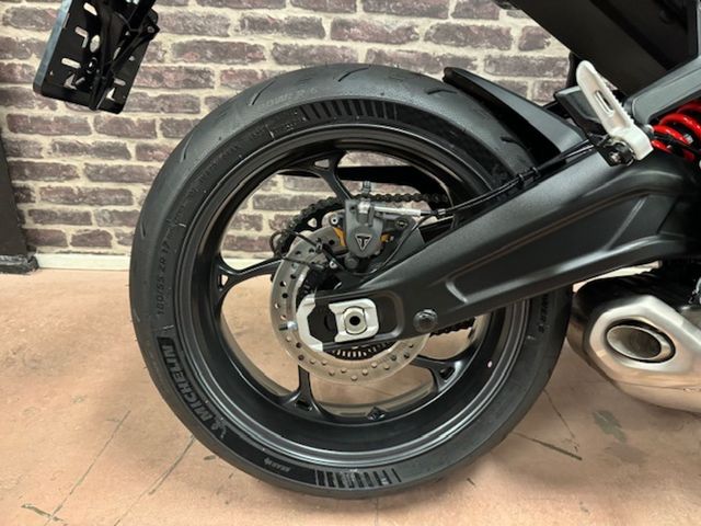 triumph - daytona-660