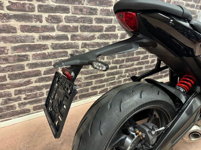 triumph - daytona-660