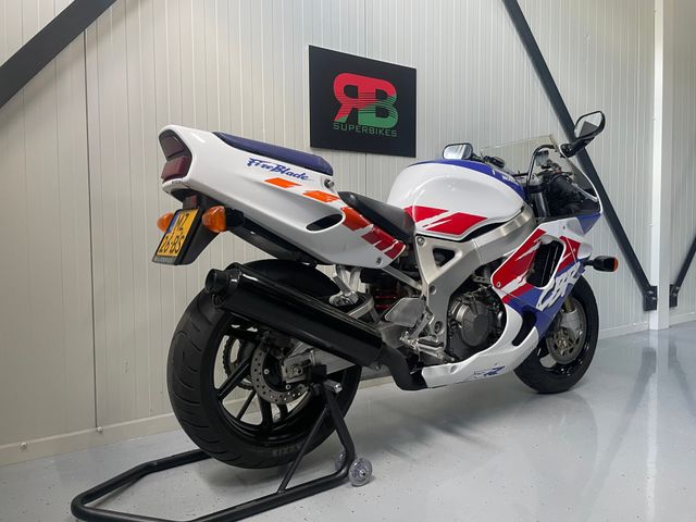 honda - cbr-900-rr-fireblade