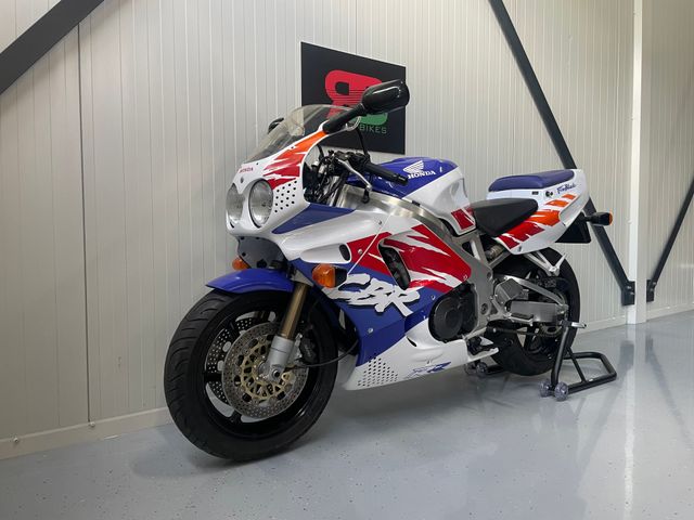 honda - cbr-900-rr-fireblade