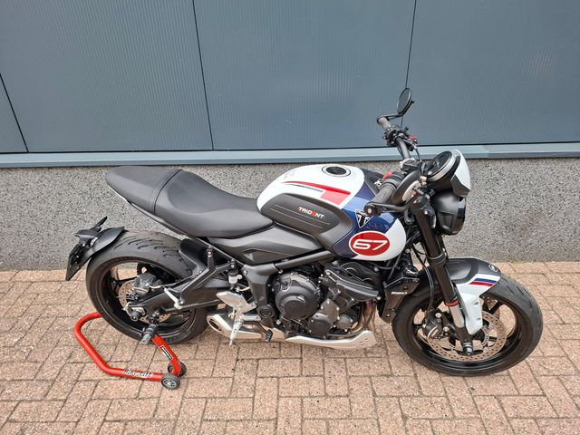 triumph - trident-660-triple-tribute-edition