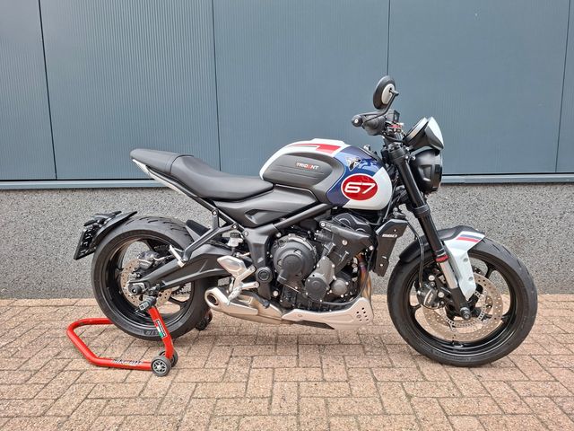 triumph - trident-660-triple-tribute-edition