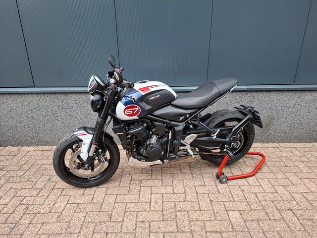 triumph - trident-660-triple-tribute-edition