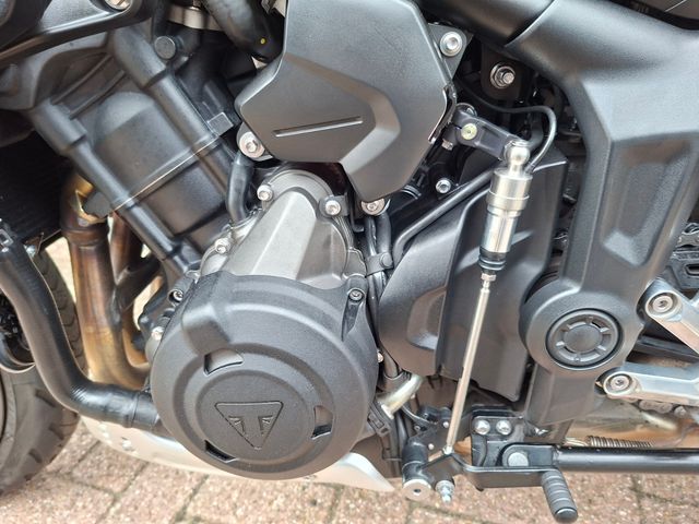 triumph - trident-660-triple-tribute-edition