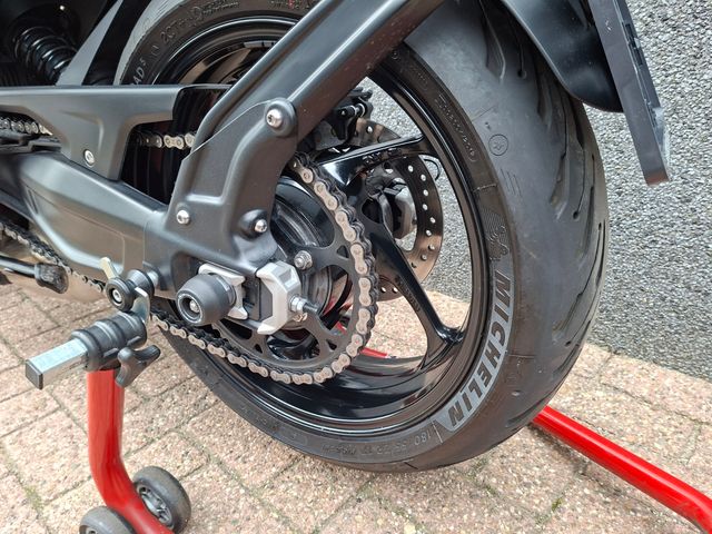 triumph - trident-660-triple-tribute-edition