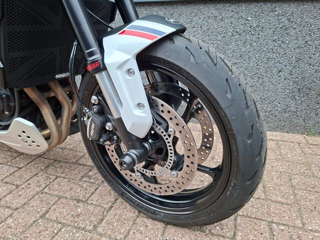 triumph - trident-660-triple-tribute-edition