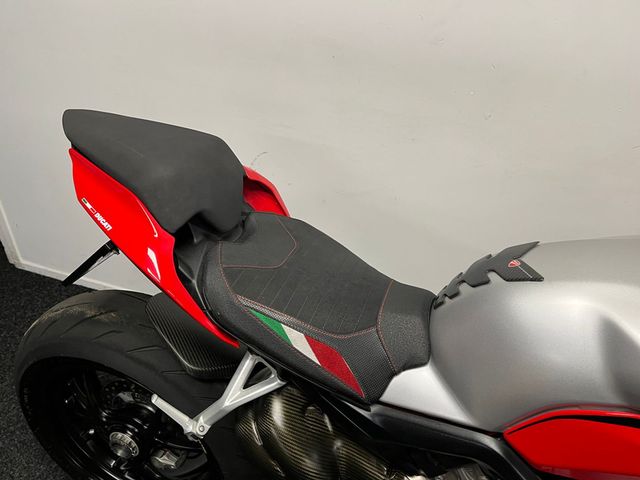 ducati - streetfighter--s-1098