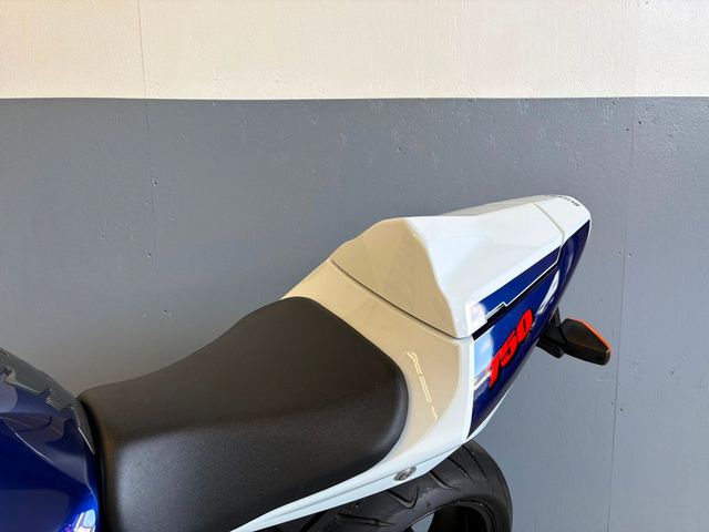 suzuki - gsx-r-750