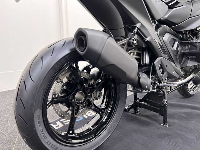 bmw - r-1300-gs-triple-black