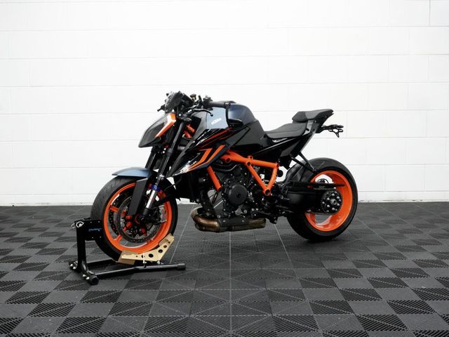 ktm - 1290-super-duke-r-evo