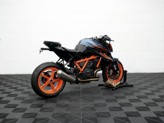ktm - 1290-super-duke-r-evo