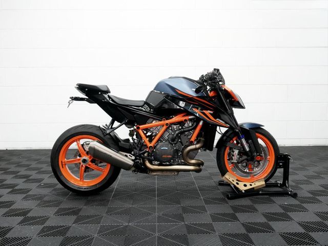 ktm - 1290-super-duke-r-evo