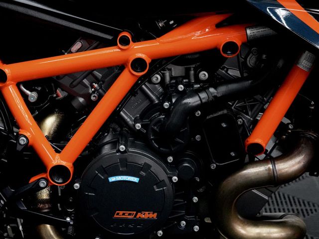 ktm - 1290-super-duke-r-evo