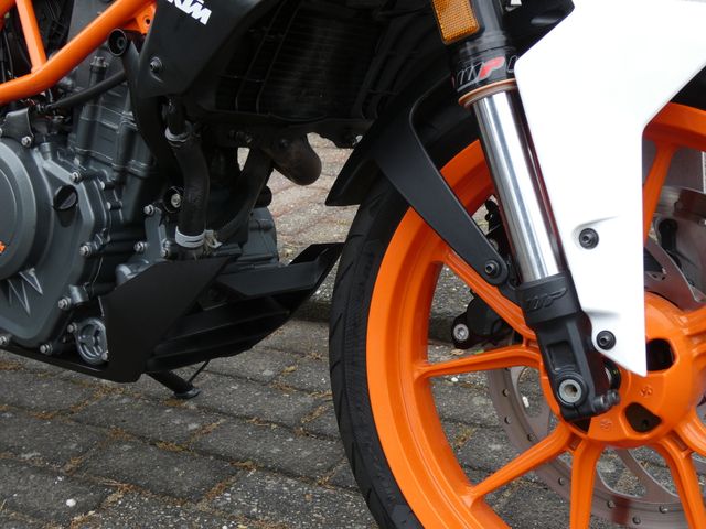 ktm - 390-duke-abs