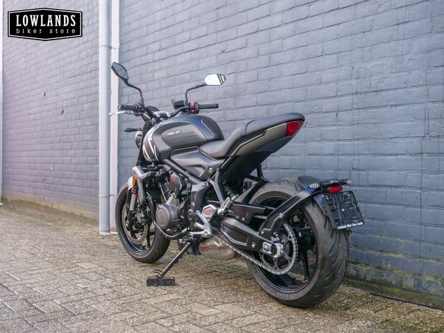 triumph - trident-660