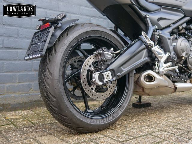 triumph - trident-660