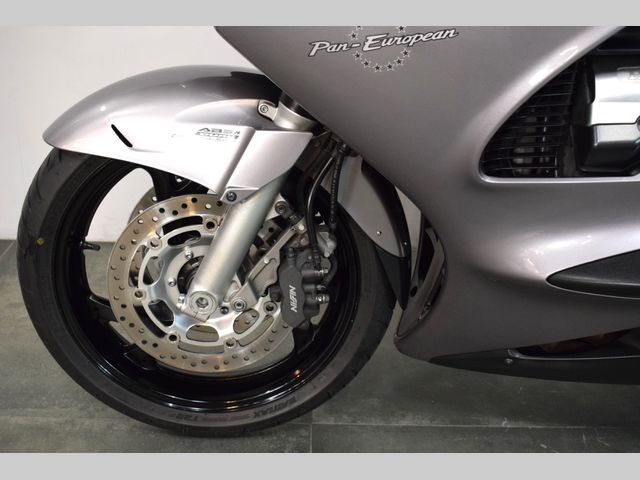 honda - st-1300-pan-european