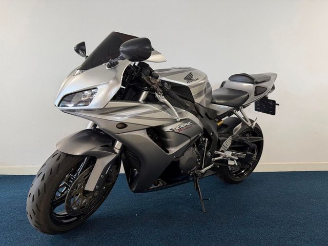 honda - cbr-1000-rr-fireblade