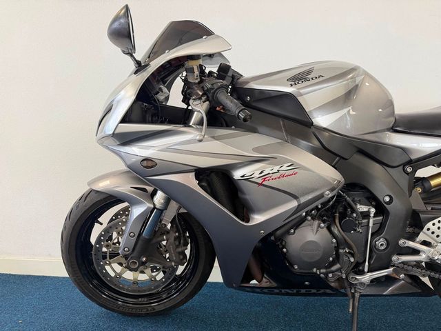 honda - cbr-1000-rr-fireblade