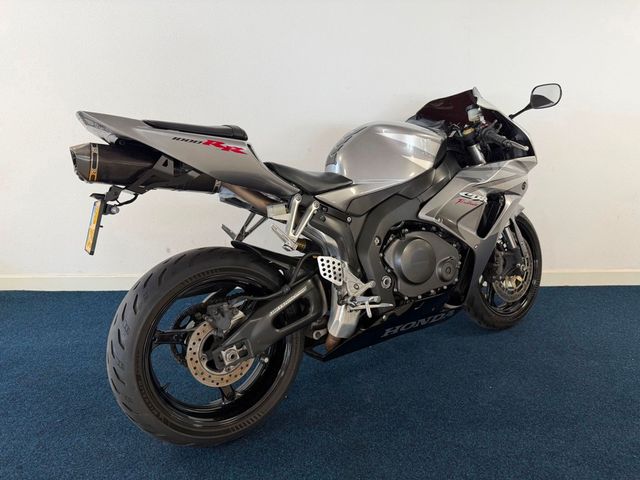 honda - cbr-1000-rr-fireblade