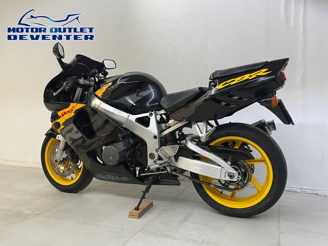 honda - cbr-900-rr-fireblade