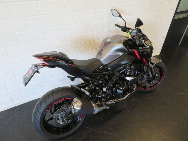 kawasaki - z900