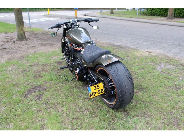 harley-davidson - softail-breakout-114