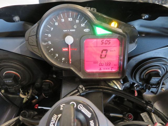 aprilia - rsv-1000-r-factory