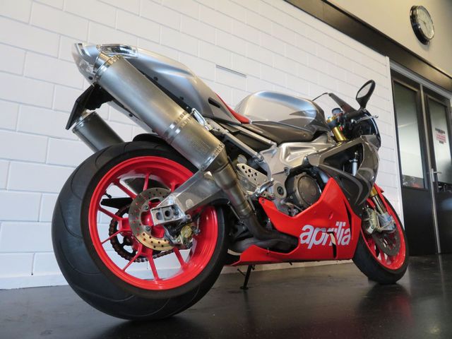 aprilia - rsv-1000-r-factory