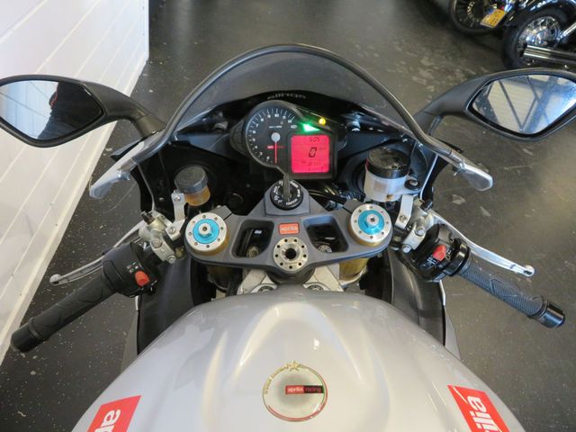 aprilia - rsv-1000-r-factory