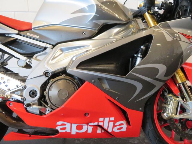 aprilia - rsv-1000-r-factory