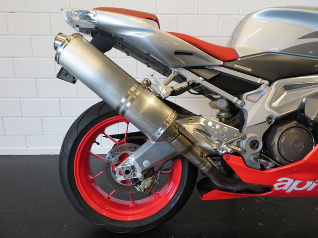 aprilia - rsv-1000-r-factory