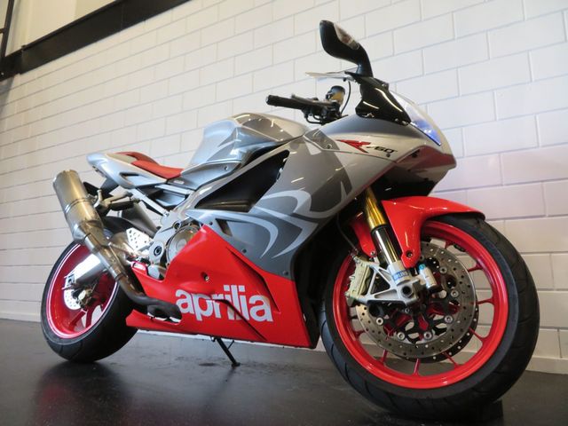 aprilia - rsv-1000-r-factory