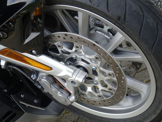 honda - gl-1800-goldwing-dct