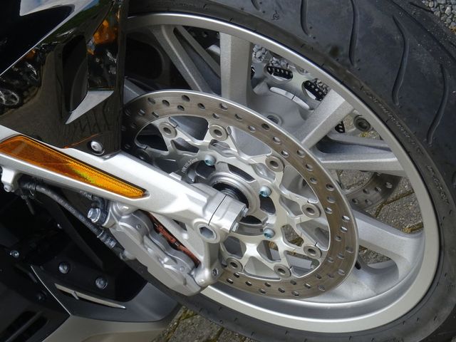honda - gl-1800-goldwing-dct