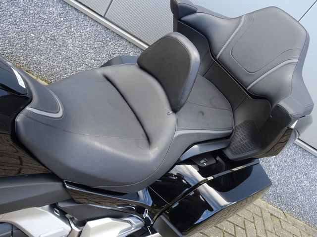 honda - gl-1800-goldwing-dct