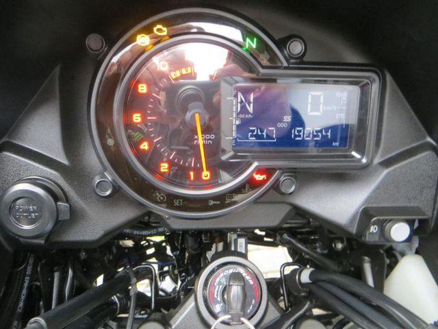 kawasaki - versys-1000-grand-tourer