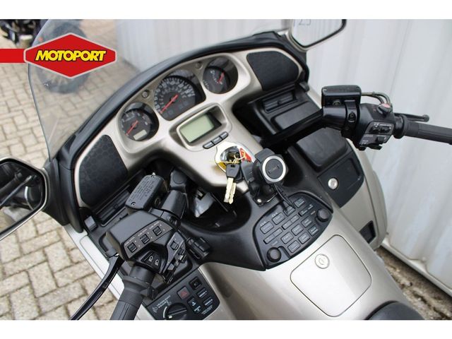 honda - gl-1800-goldwing