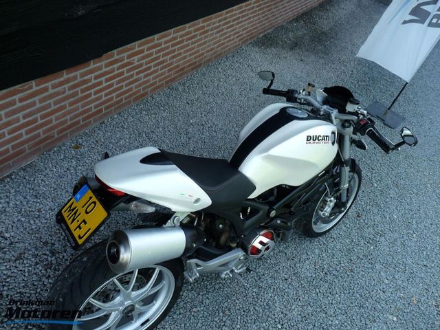 ducati - m-1100