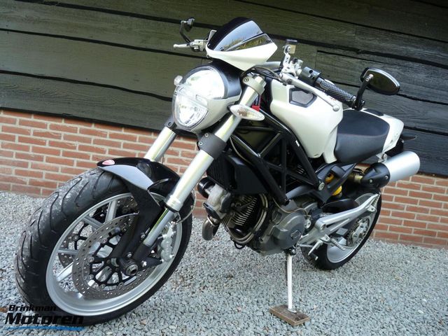 ducati - m-1100