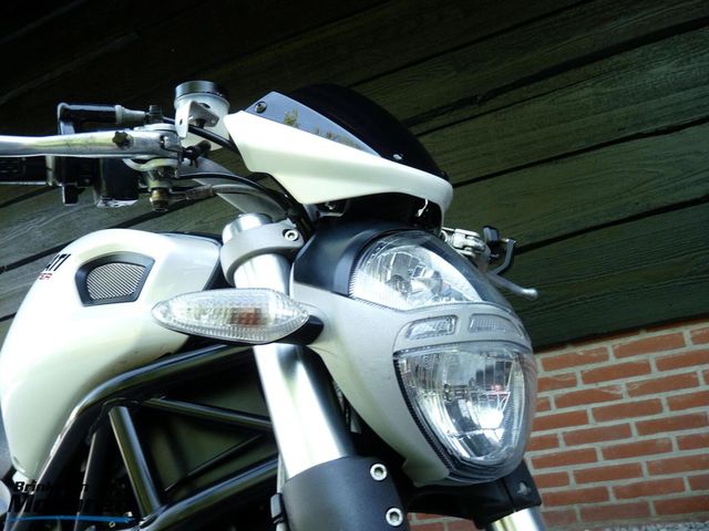 ducati - m-1100