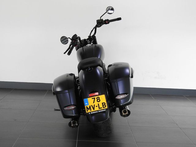 bmw - r-18-rocktane