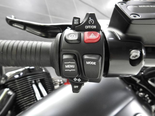 bmw - r-18-rocktane