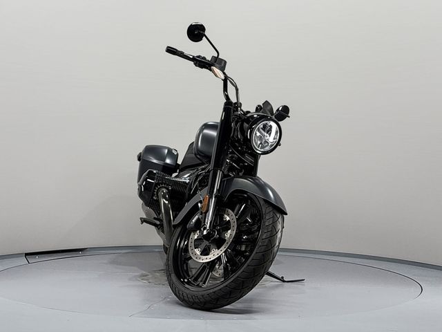 bmw - r-18-rocktane
