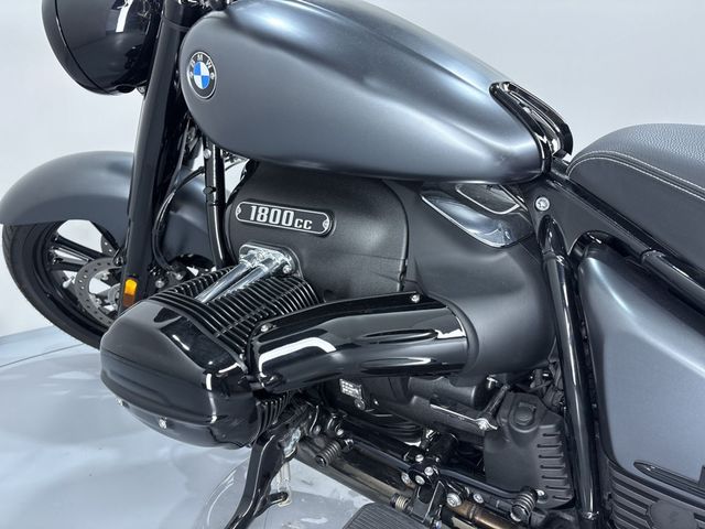 bmw - r-18-rocktane
