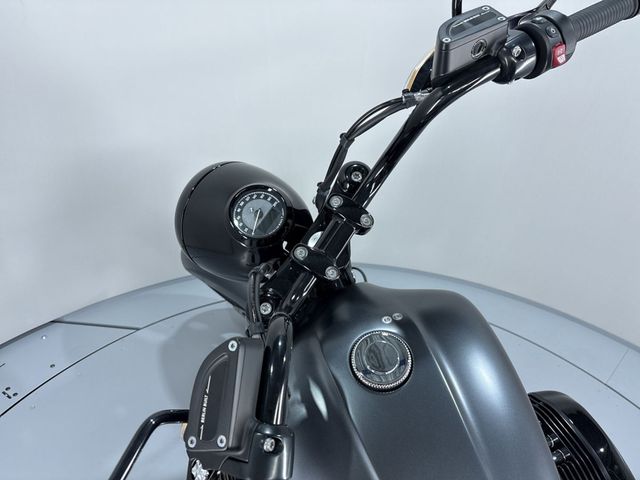bmw - r-18-rocktane